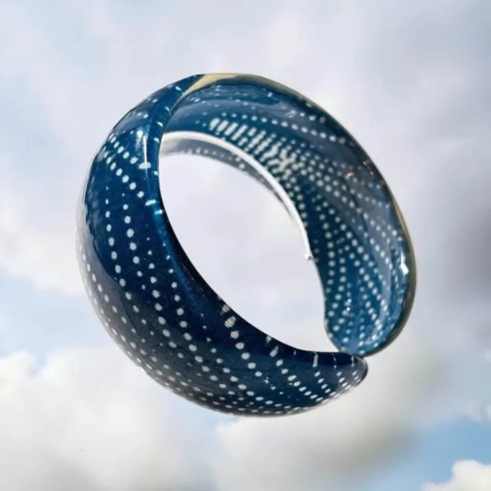 🎁🎁 Free shipping!! Chunky Indigo Blue Batik Pattern Statement Cuff Bracelet